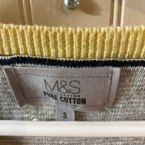 M&S mustard yellow men’s V-neck sweater. - Picture 3 of 4